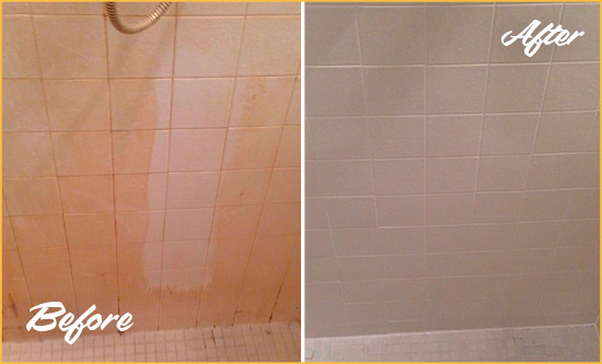 Before and After Picture of a Pataskala Porcelaine Shower Cleaned to Remove Soap Scum